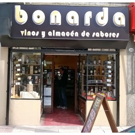 Vinos y fiambres bonarda en Villa del Parque